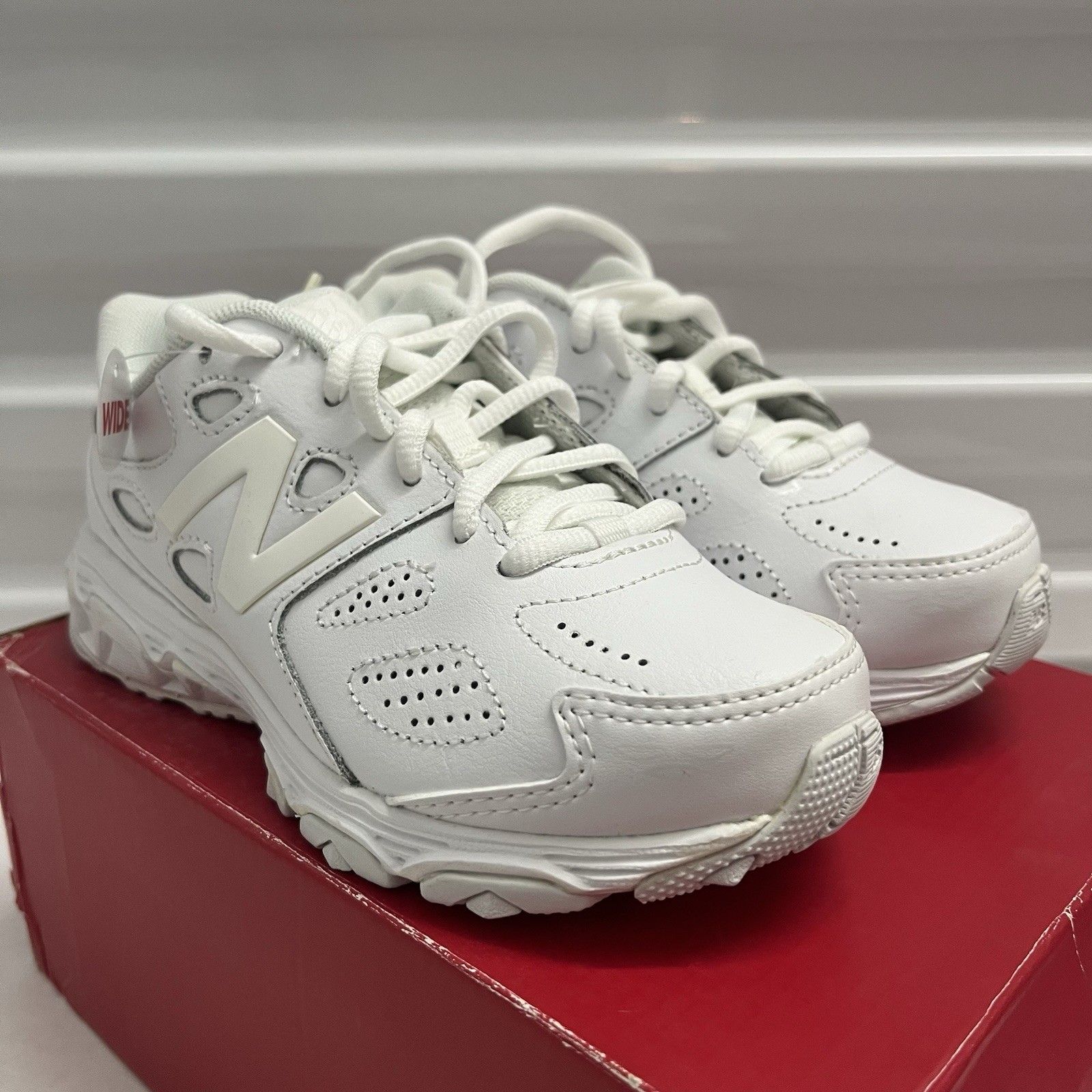 New Balance Sz 12.5 W 680 White Leather Low Top Lace Up Casual Uniform Sneaker